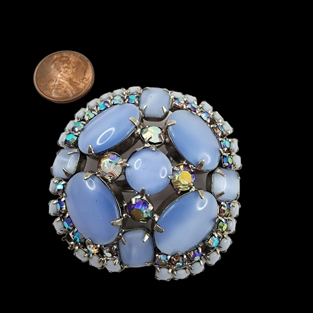 Vintage Brooch Pin Aurora Borealis Blue Rhinestones 1960s sixties A0245 -Q6